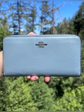 COACH Long Zip-Around Wallet Blue Smooth Leather w Silver Hardware AUTHENTIC